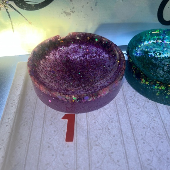 Ashtrays - Picture 5 of 9